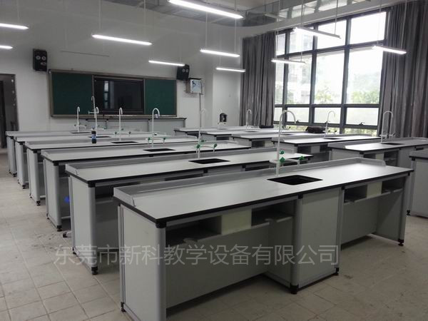 <a href='http://www.ea-led.com/chanpin/53-1.html' target='1' style='font-size:18px; font-weight:bold; color:#000000;'>科學實驗室</a>設(shè)備