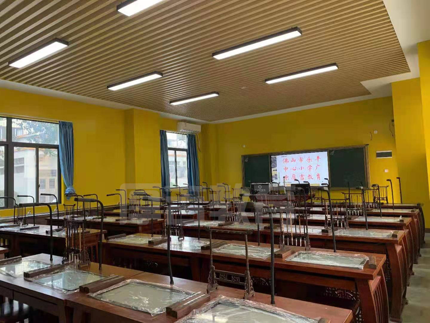 智慧<a href='http://www.ea-led.com/chanpin/57-1.html' target='1' style='font-size:18px; font-weight:bold; color:#000000;'>書法室</a>