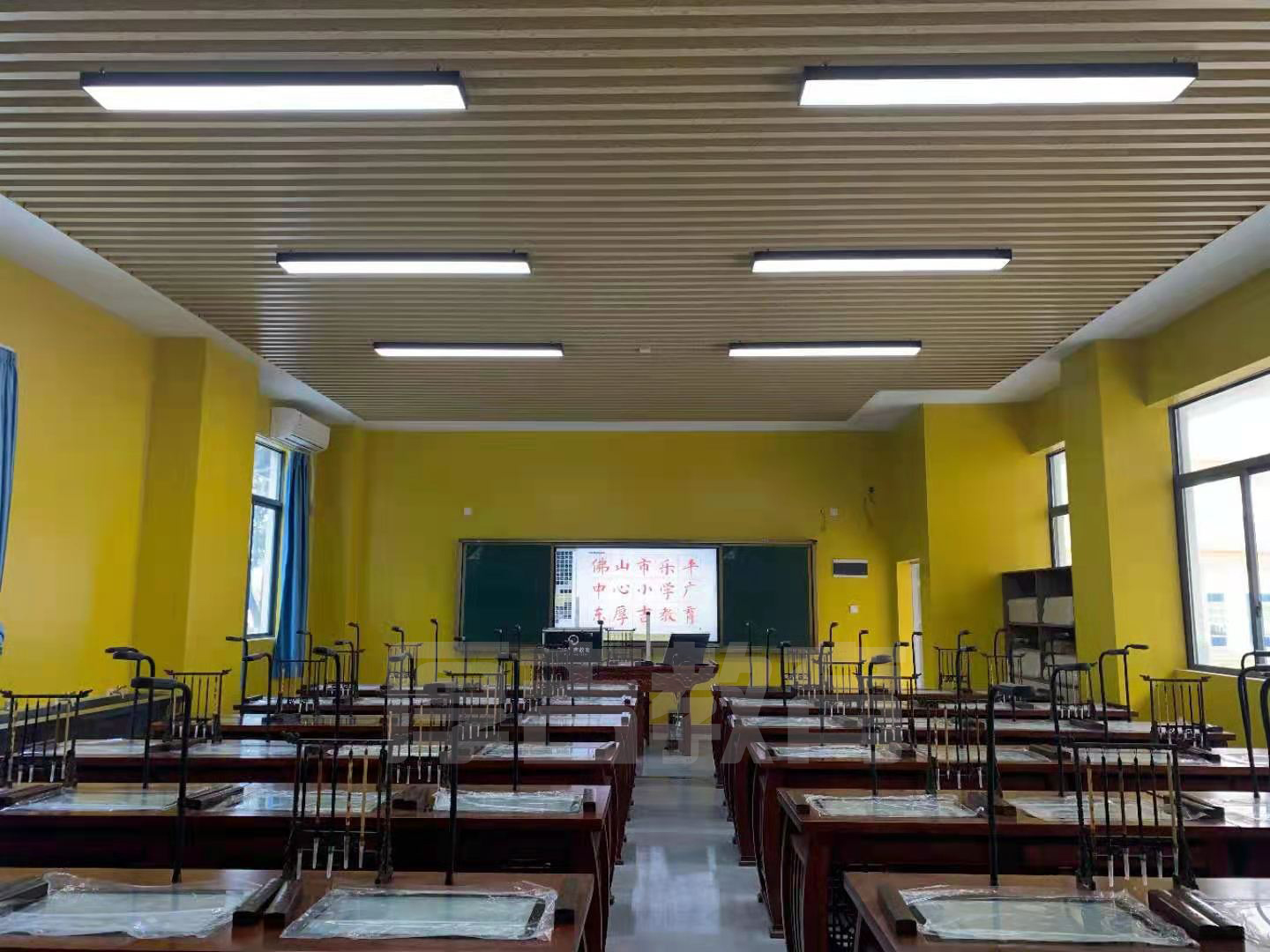 學校<a href='http://www.ea-led.com/chanpin/57-1.html' target='1' style='font-size:18px; font-weight:bold; color:#000000;'>書法室</a>