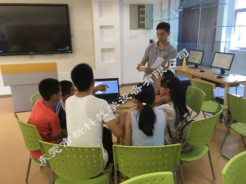 <a href='http://www.ea-led.com' target='1' style='font-size:14px; font-weight:bold; color:#0080ff;'>創(chuàng)客實驗室</a>
