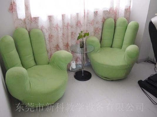 學校<a href='http://www.ea-led.com' target='1' style='font-size:14px; font-weight:bold; color:#0080ff;'>心理咨詢室</a>布置