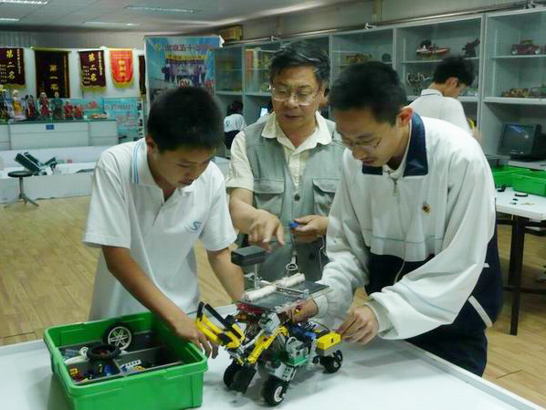 <a href='http://www.ea-led.com/chanpin/60-1.html' target='1' style='font-size:18px; font-weight:bold; color:#000000;'>機器人功能室</a>